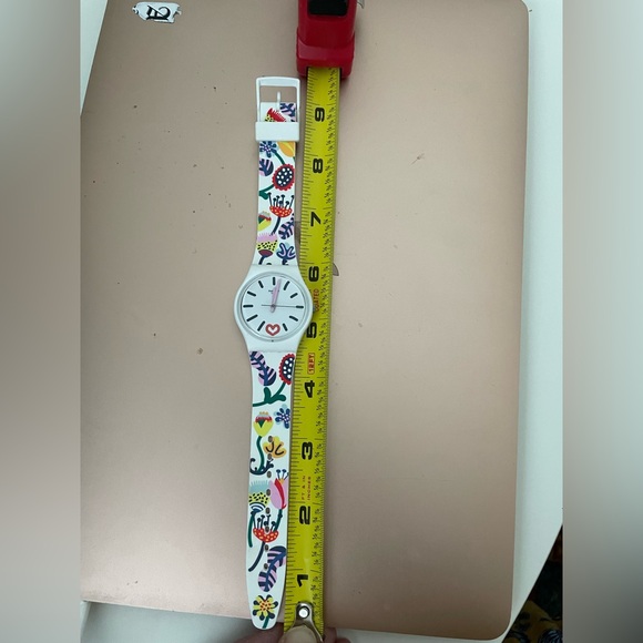 Adorable floral Swatch watch đź‘€ - Picture 9 of 9
